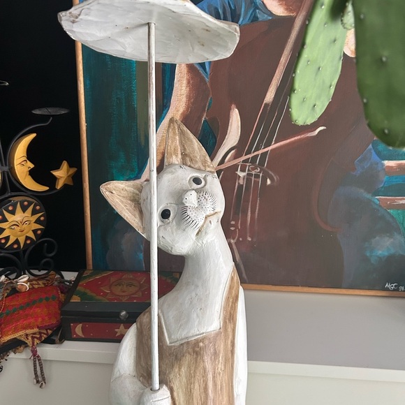 Handcrafted Large Wooden Artisan Cat Figurine Indonesia  - Cream and Brown - Picture 15 of 16